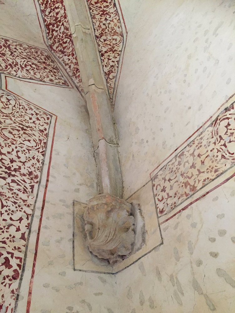 Peintures au pochoir de l'église